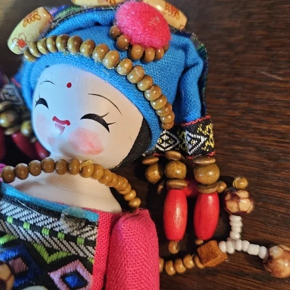 Gorgeous Chinese Dolls in very ornate costume. - Picture 4 of 16